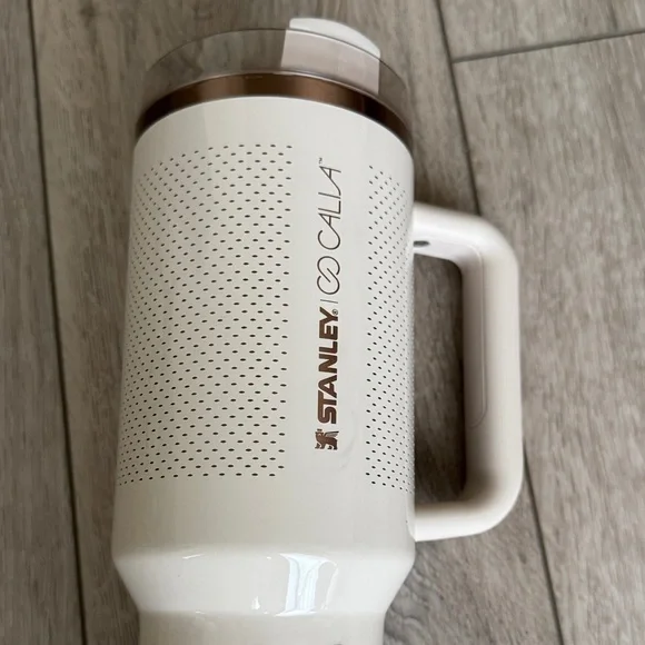 Stanley / Calia exclusive Cream Tumbler with Handle and Straw - Picture 4 of 7